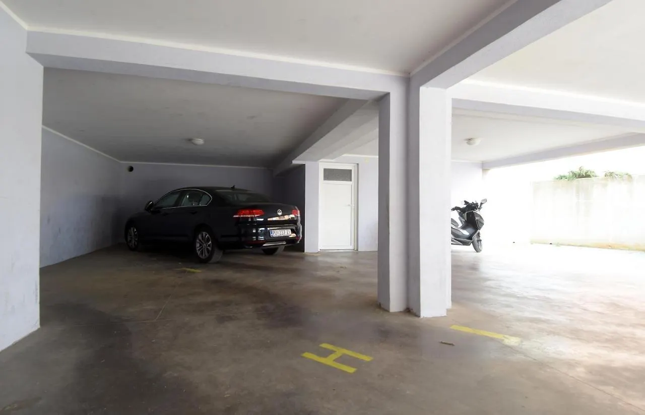 Beautiful Apartment Butterfly With Free Parking Pula