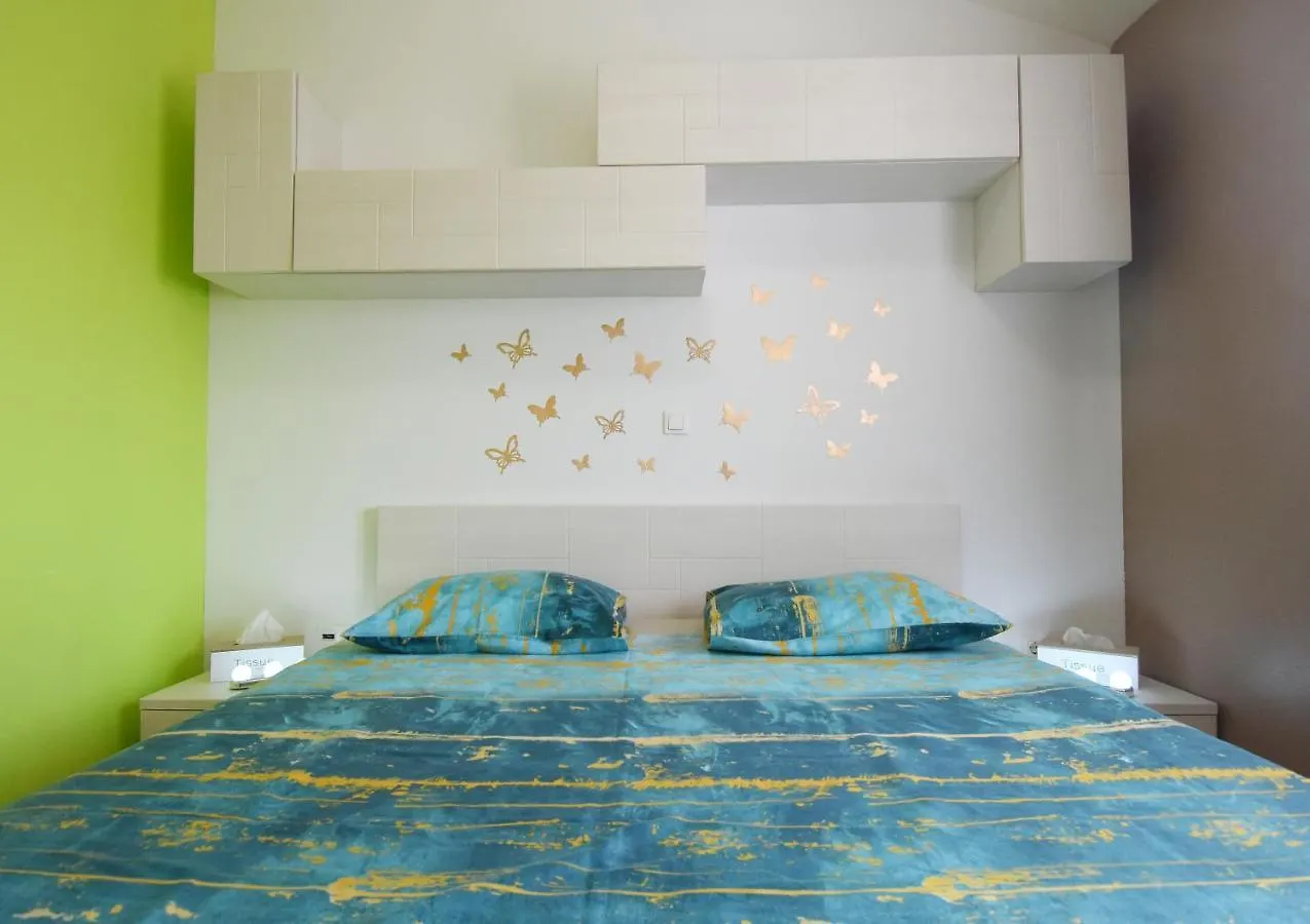 Beautiful Apartment Butterfly With Free Parking Pula