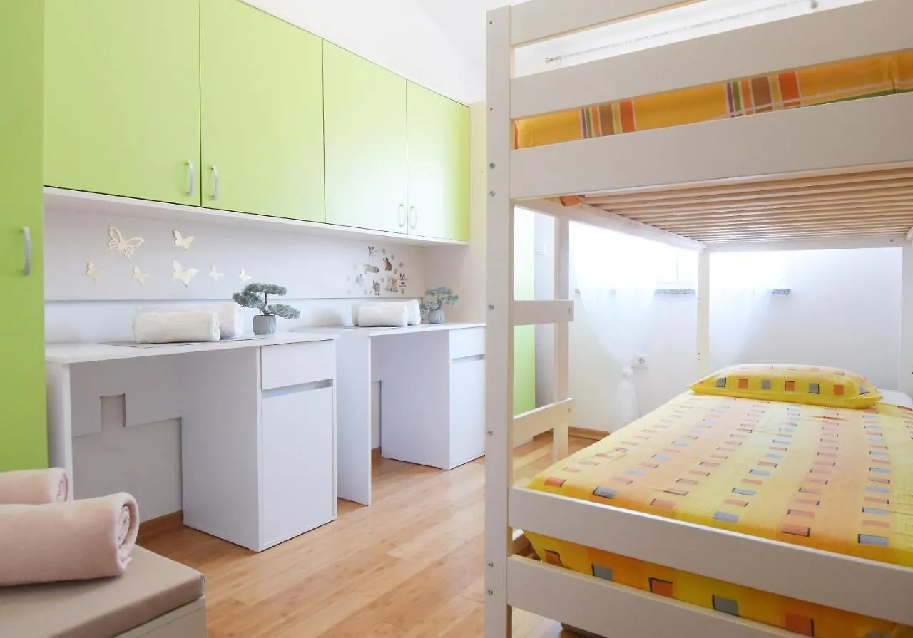 Beautiful Apartment Butterfly With Free Parking Pula