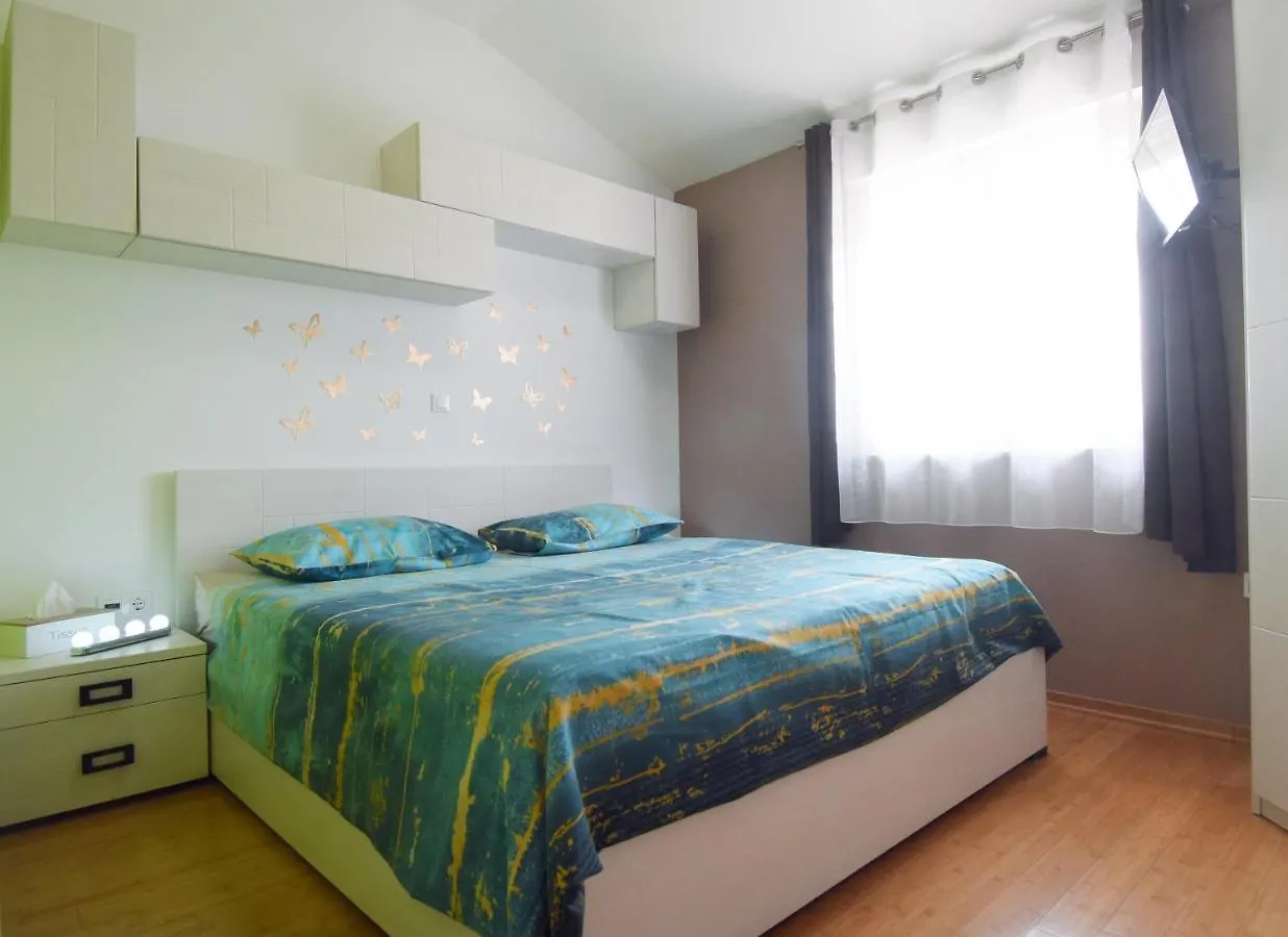 Beautiful Apartment Butterfly With Free Parking Pula 0*,