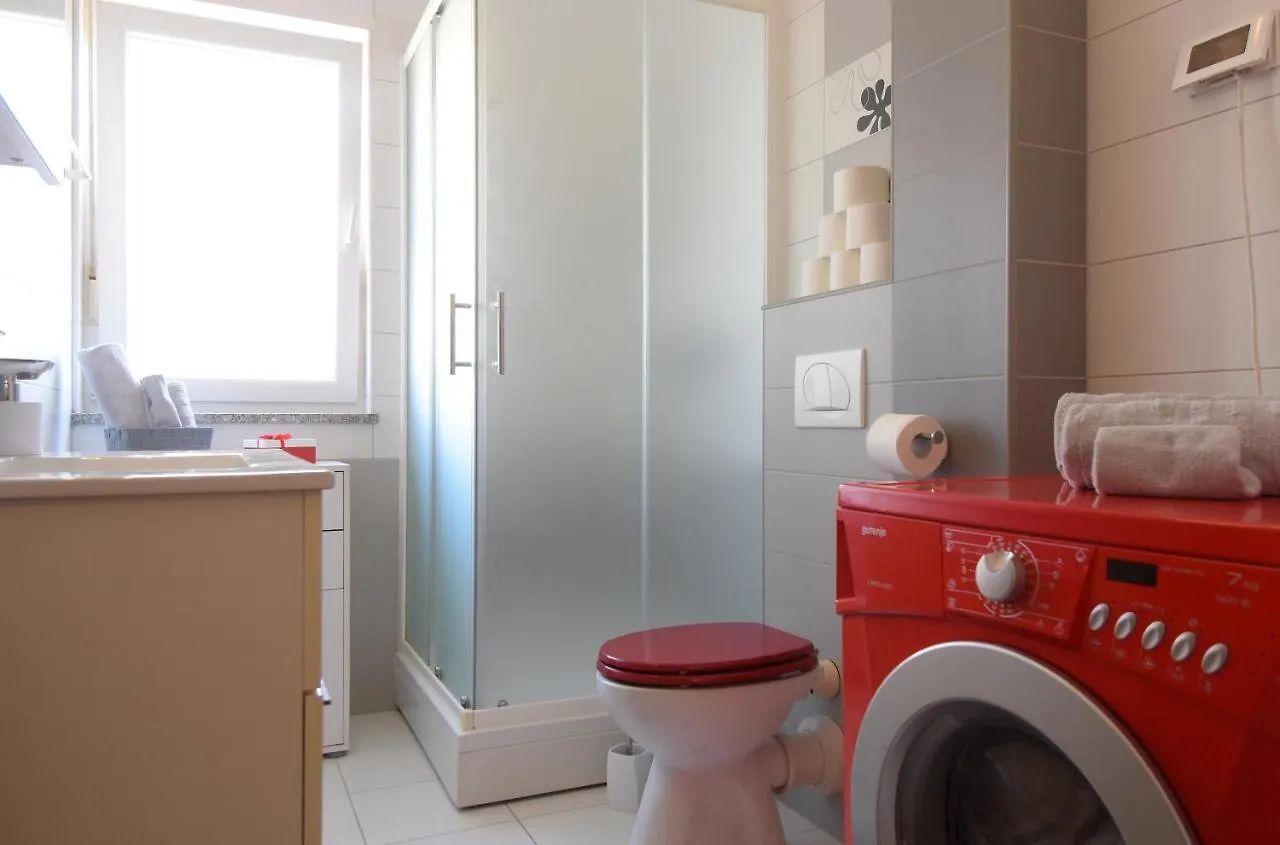 Beautiful Apartment Butterfly With Free Parking Pula