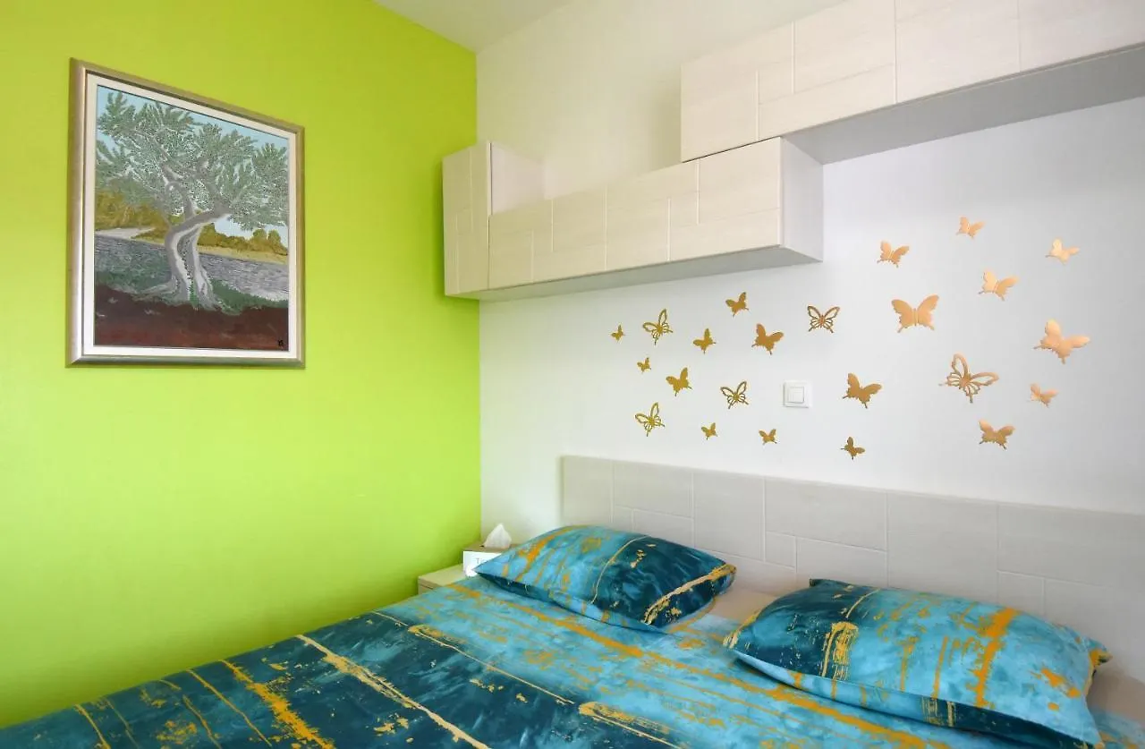 Beautiful Apartment Butterfly With Free Parking Pula