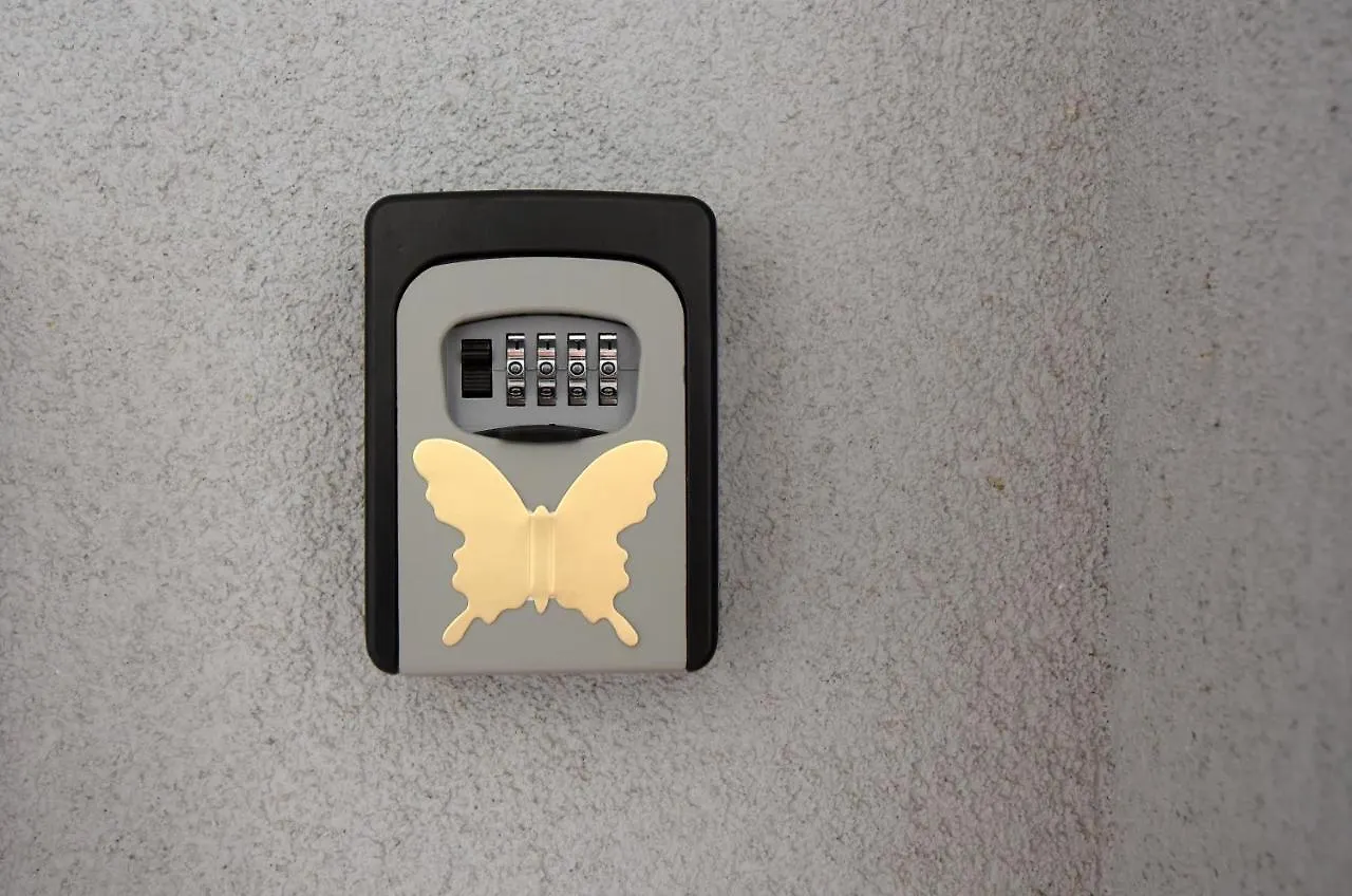 Beautiful Apartment Butterfly With Free Parking Pula