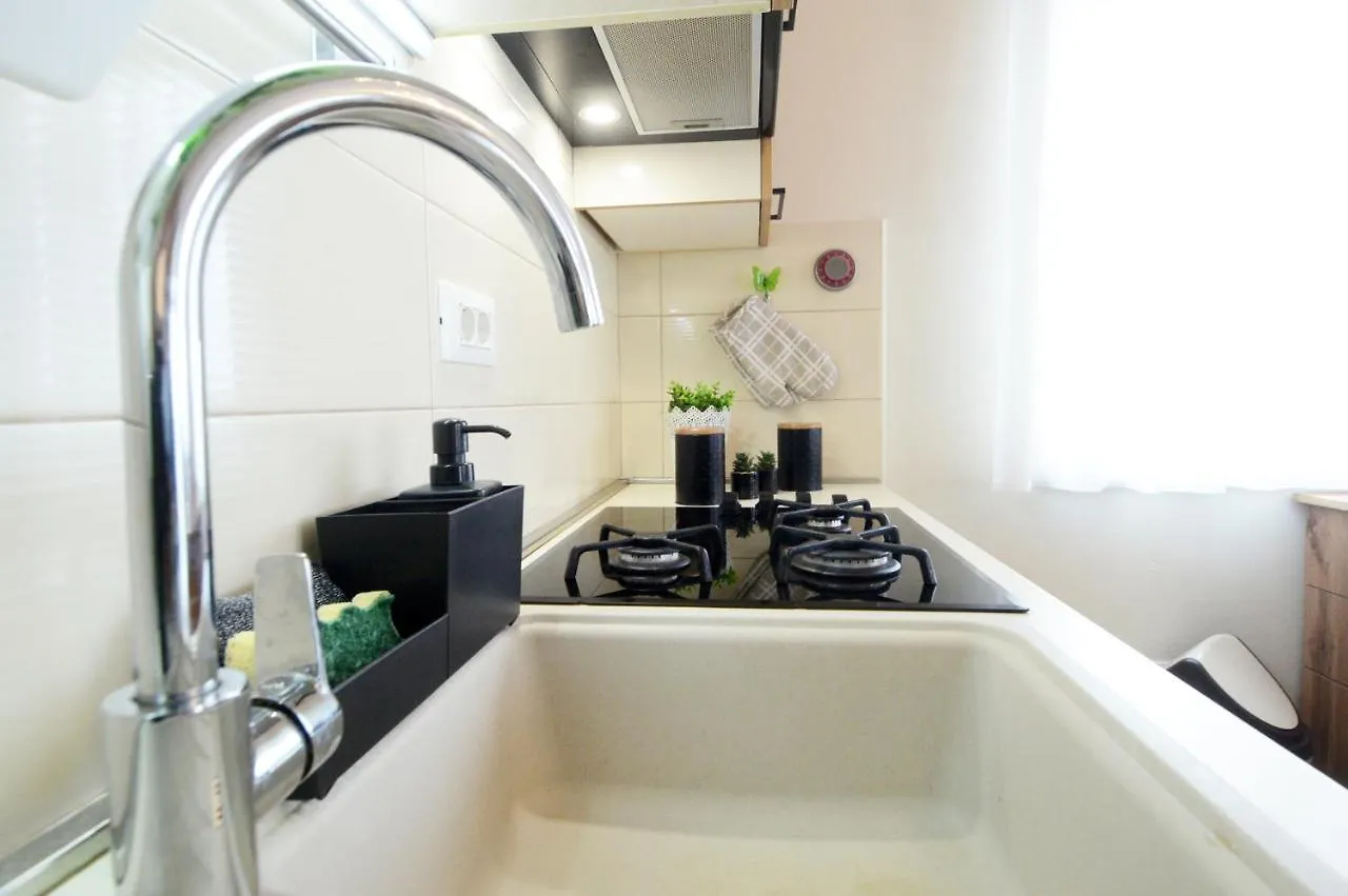Beautiful Apartment Butterfly With Free Parking Pula 0*,