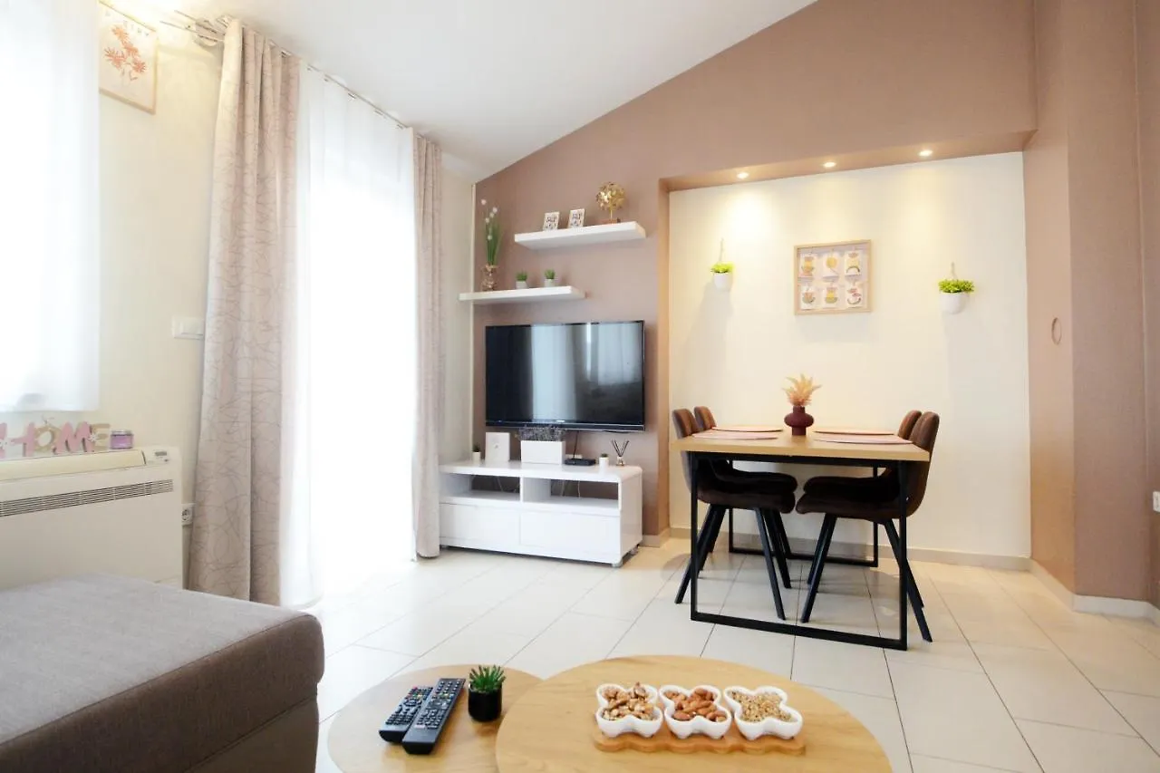 Beautiful Apartment Butterfly With Free Parking Pula