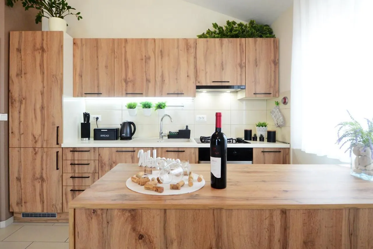Beautiful Apartment Butterfly With Free Parking Pula 0*,