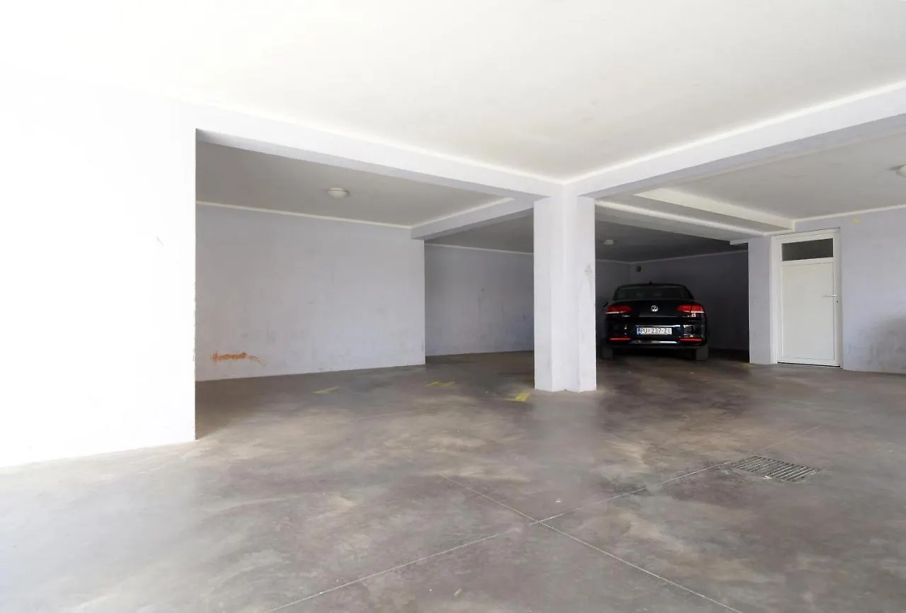 Beautiful Apartment Butterfly With Free Parking Pula 0*,
